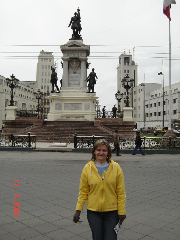 Praça Sotomayor com o monumento a Todos os Heróis de Iquique.
