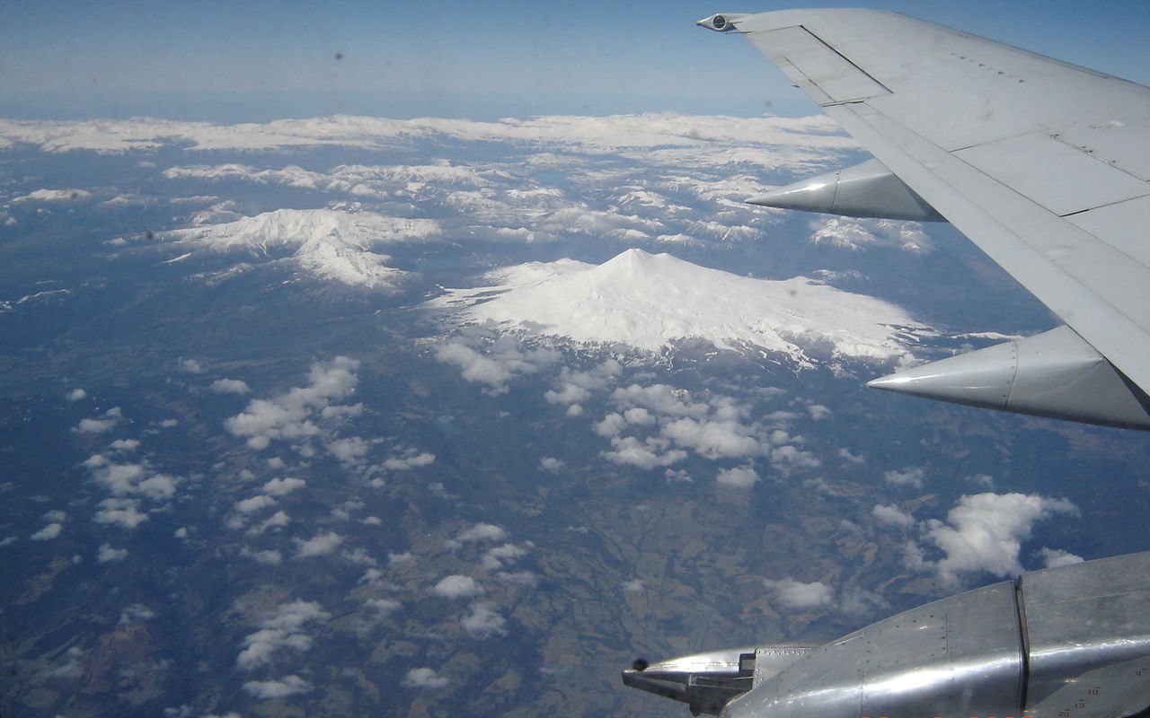 Cordilheira dos Andes durante o voo de Santiago a Puerto Montt