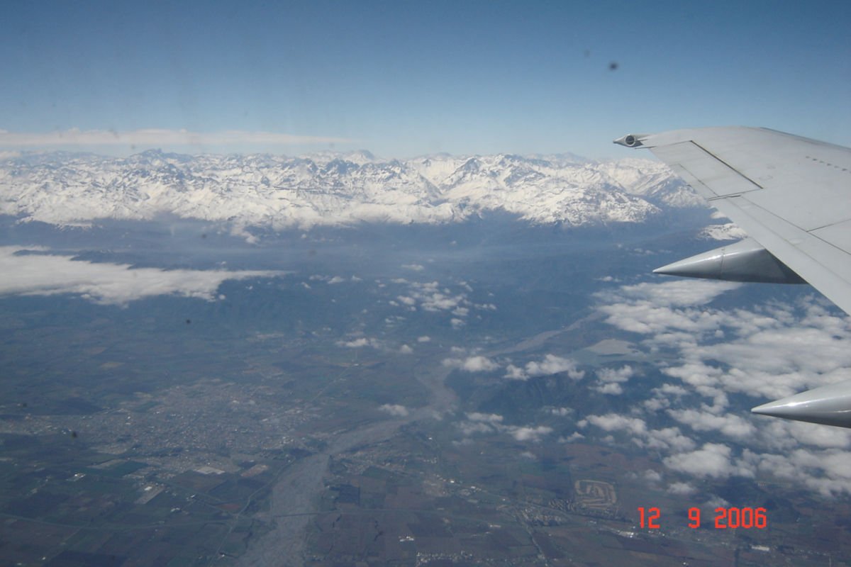 Cordilheira dos Andes durante o voo de Santiago a Puerto Montt