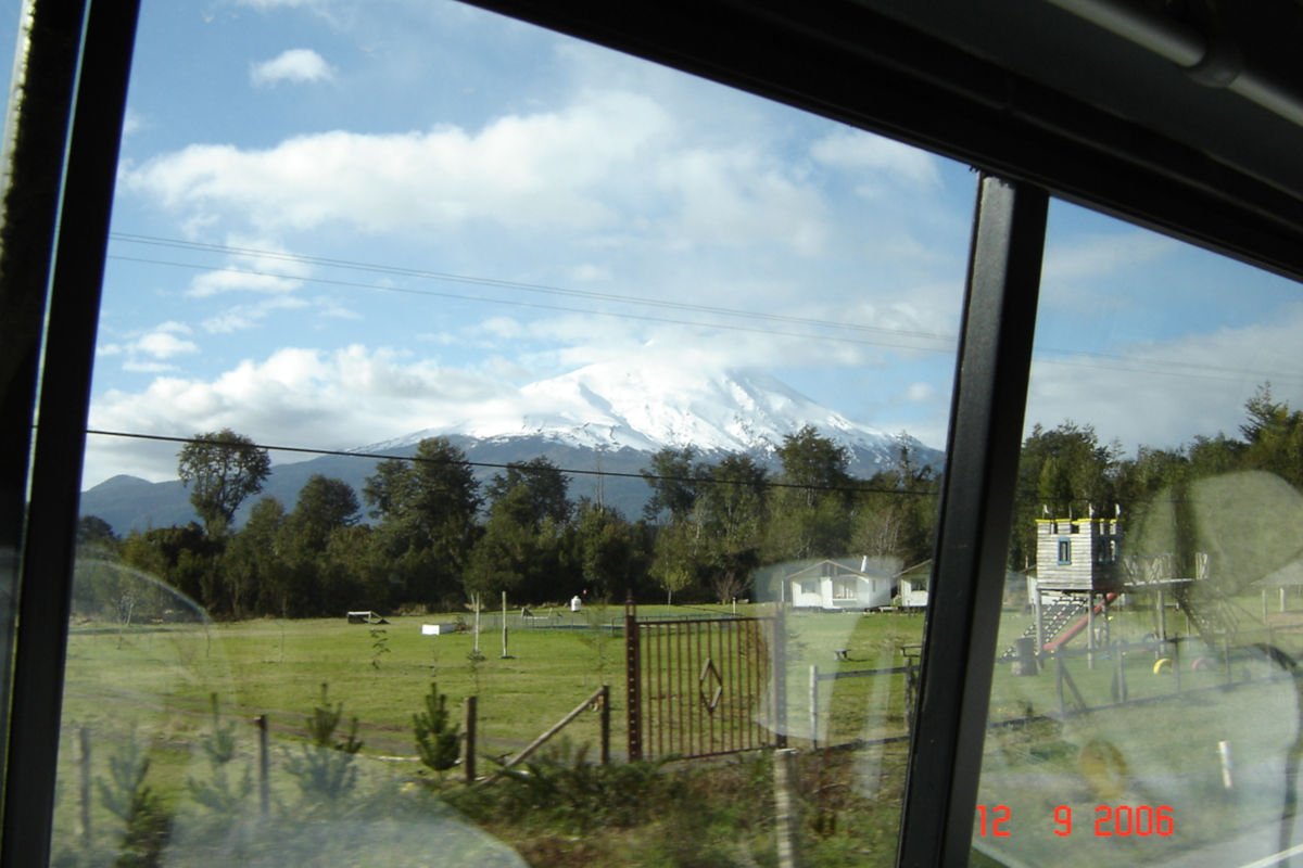 Vulcão Osorno sendo avistado no trajeto para a visita.