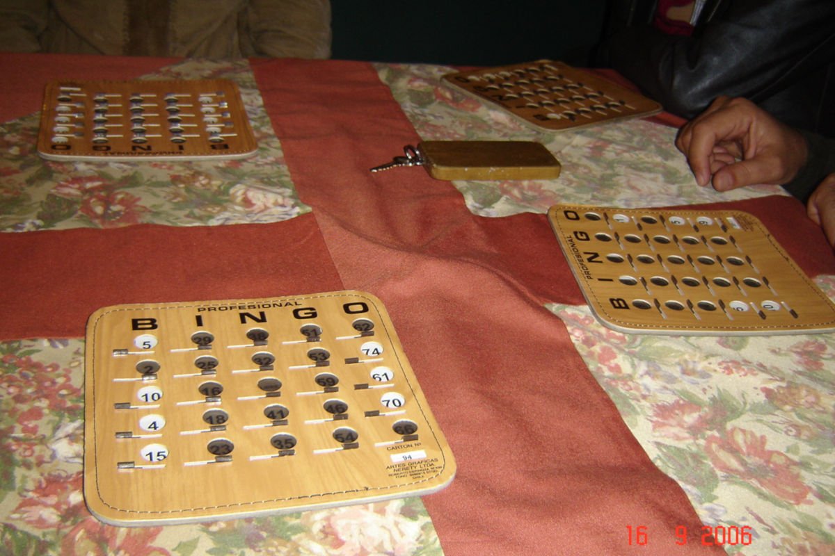 Jogo de Bingo em Peulla, Cruce de Lagos, Chile.