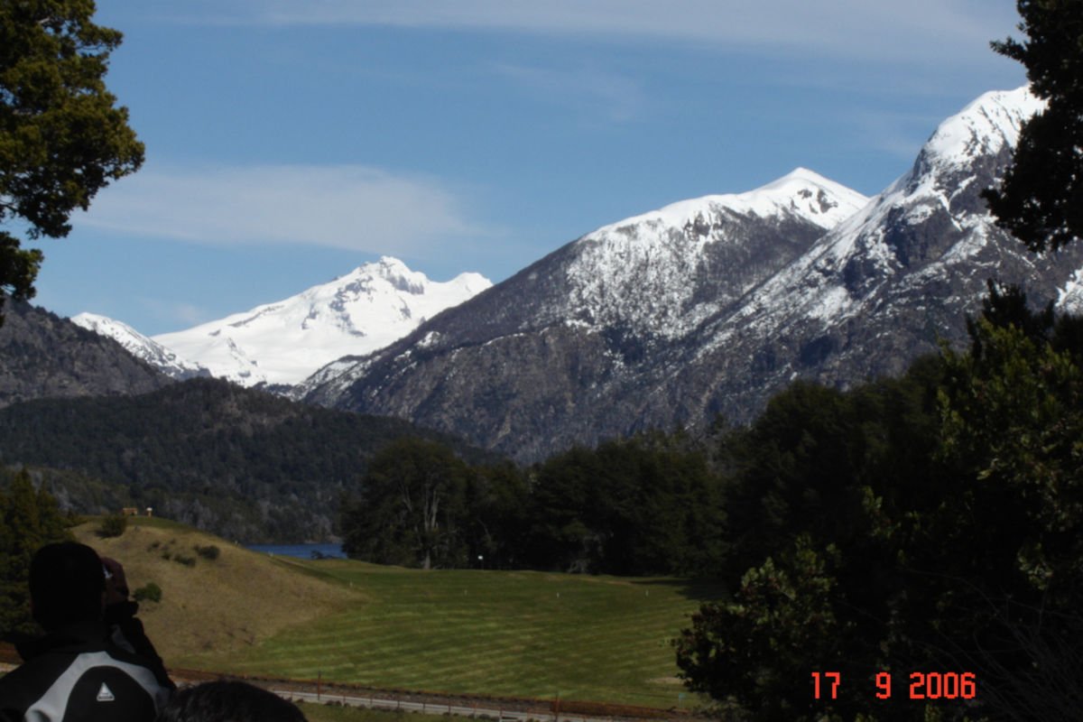 Ao lado da Capela San Eduardo, Bariloche.