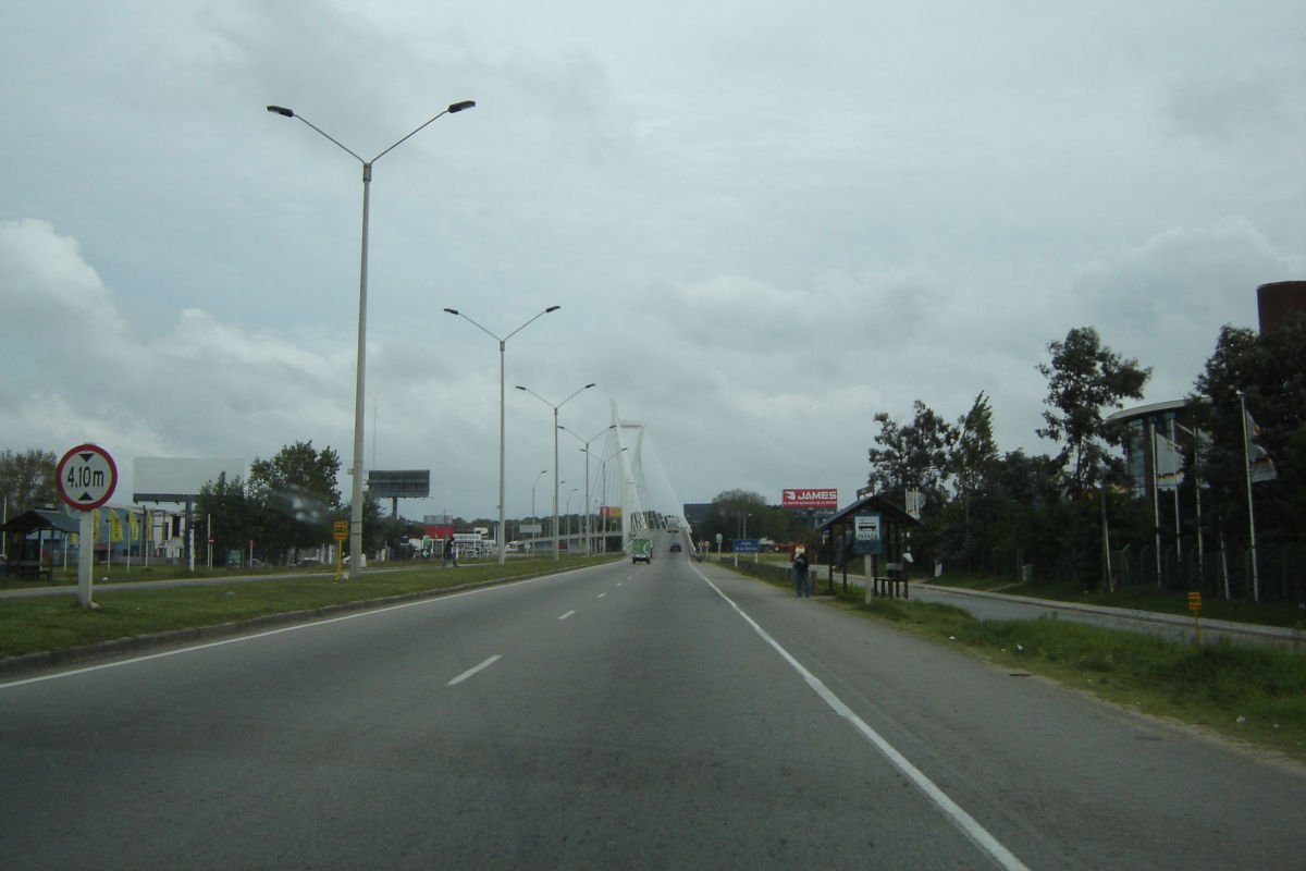 Avenida Giannattasio na chegada à Montevidéu.