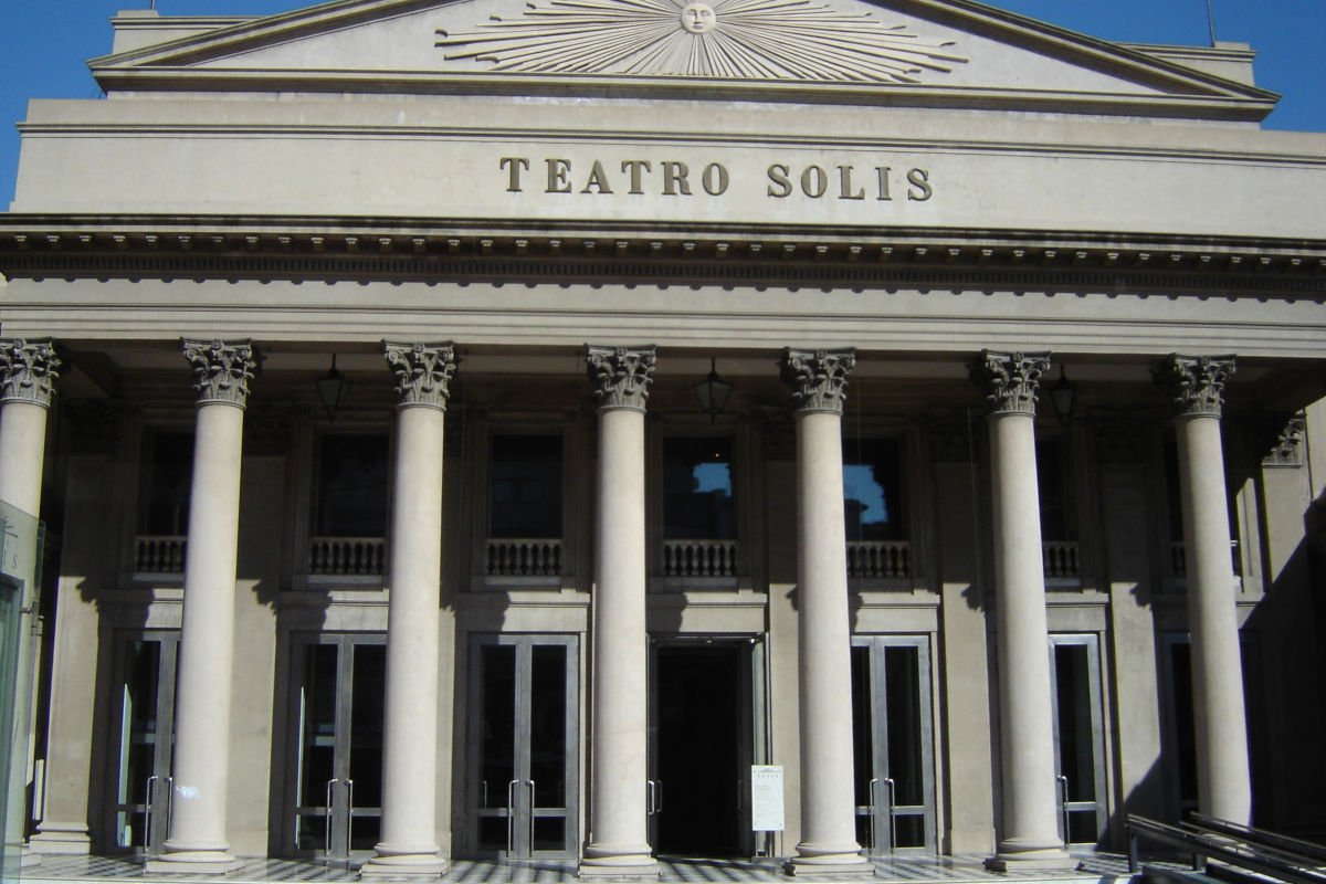 Símbolo de Montevidéu e um dos principais teatros da América do Sul.
