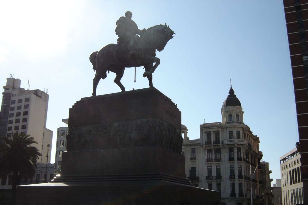 Estátua do General Artigas, City Tour Montevidéu.