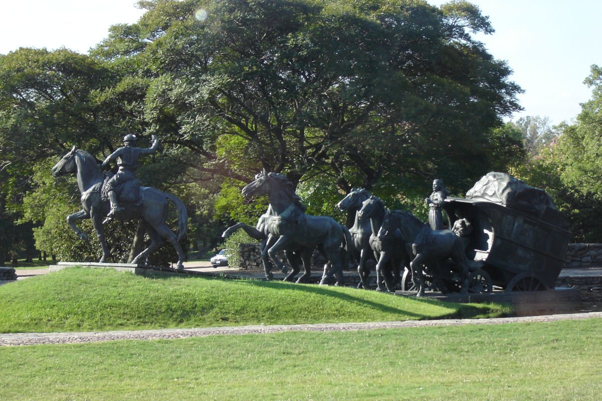 Monumento a la Diligencia no Prado no city tour Montevidéu.