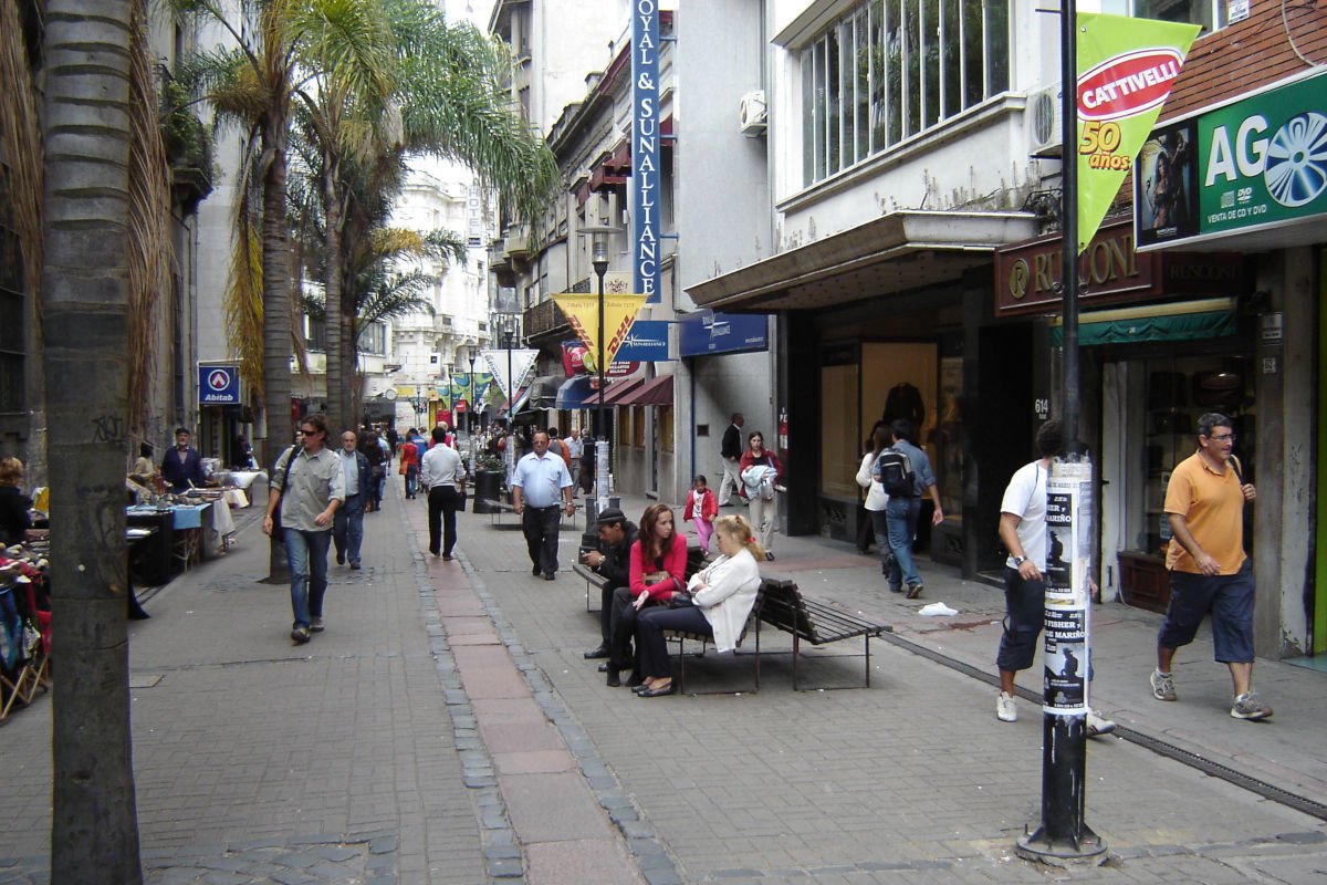 Peatonal Sarandí após o Mercado del Puerto Montevidéu.