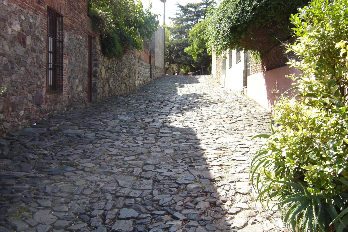 Calle De Solís, também preservada como Patrimônio da Humanidade.