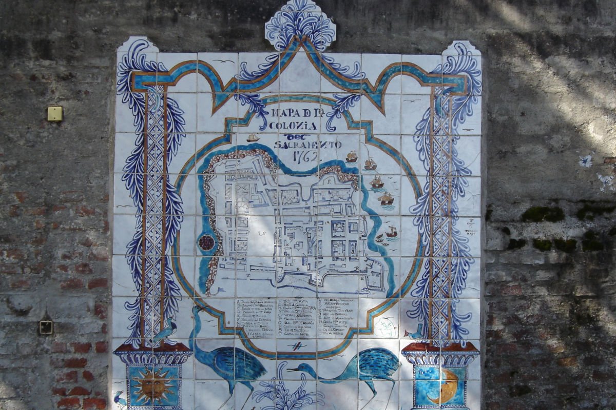 Azulejos portugueses com mapa de Colonia del Sacramento em 1762.