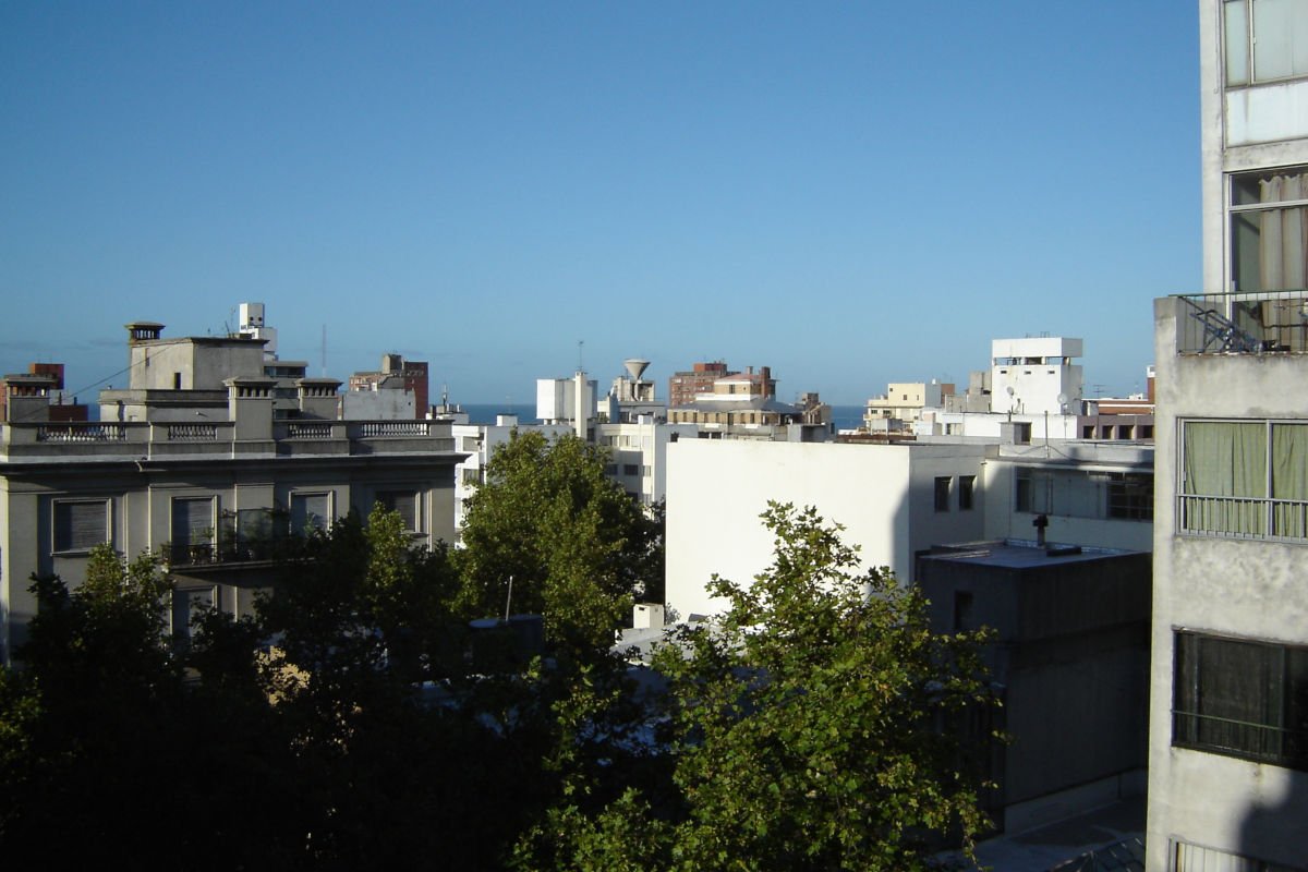 Registro da janela do hotel em Montevidéu antes de sair para Colonia del Sacramento.