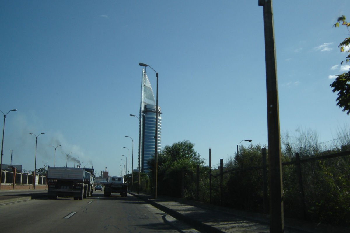 Rambla Sud América com a Torre das Telecomunicações (Torre ANTEL).