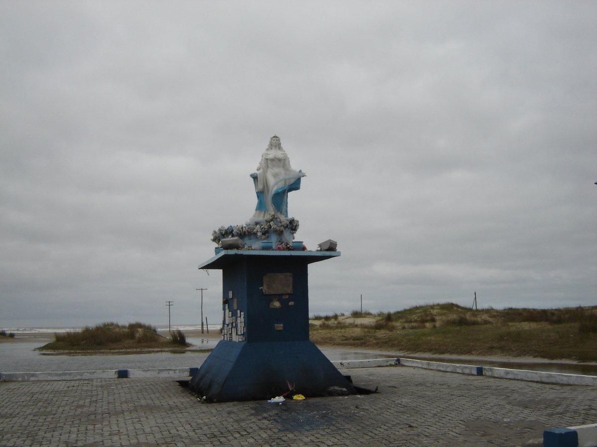 Estátua de Iemanjá junto à Praia do Cassino em Rio Grande.