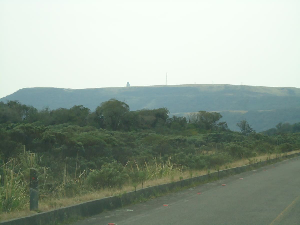 Vista da base militar e estação meteorológica no Morro da Igreja em Urubici.