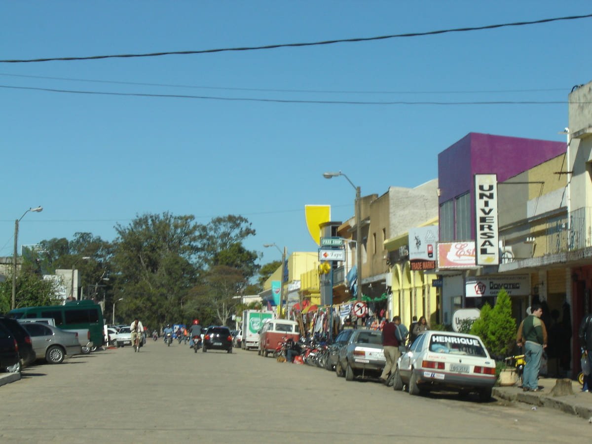 Avenida General Artigas no trecho do free shop de Rio Branco.