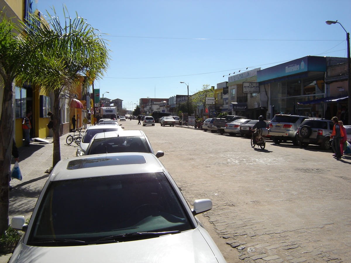 Aproximadamente 4 quarteirões de lojas de free shop em Rio Branco.