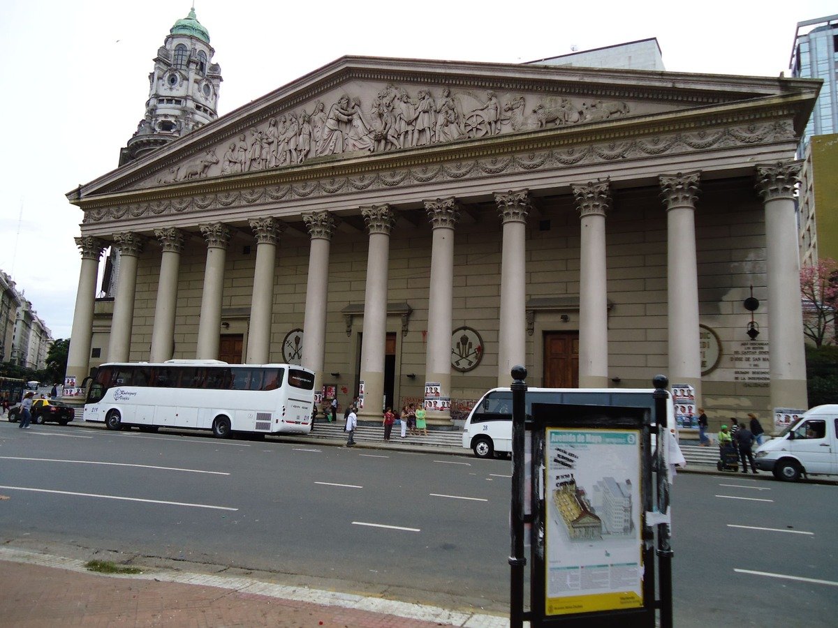 Catedral Metropolitana em destaque no Buenos Aires em vídeo de arquivo.