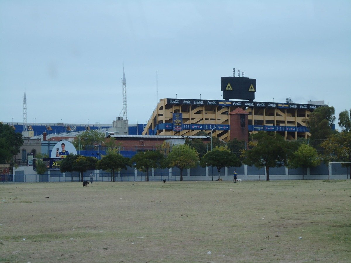 Chegando ao estádio La bombonera, do Boca Juniors, time tradicional de Buenos Aires.