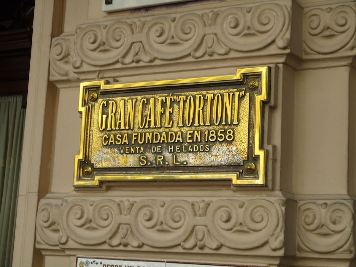 Café Tortoni, fundado em 1858, em Buenos Aires.