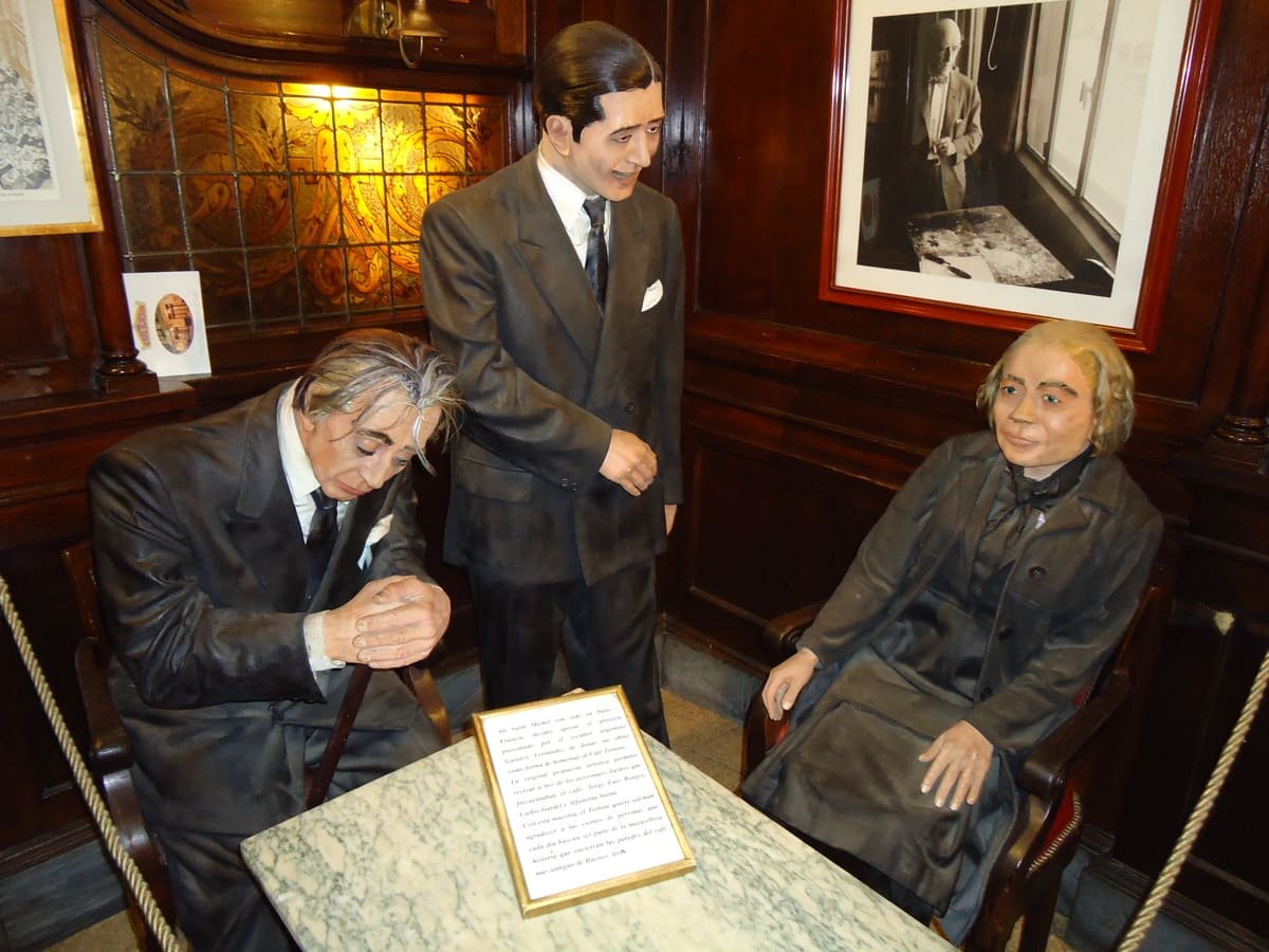 Jorge Luis Borges, Carlos Gardel e Alfonsina Storni, eternizadas junto à uma mesa.