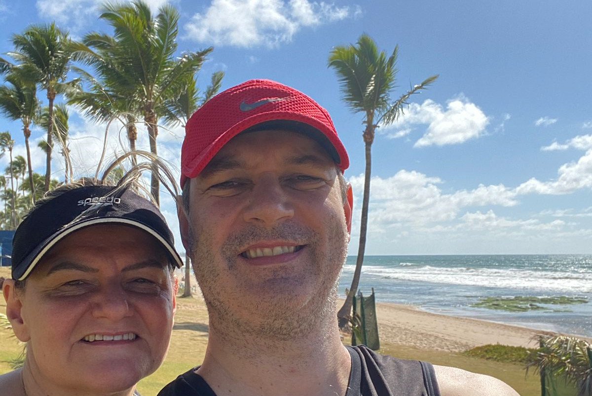 Débora e Gustavo curtindo a praia Vilas do Atlântico.