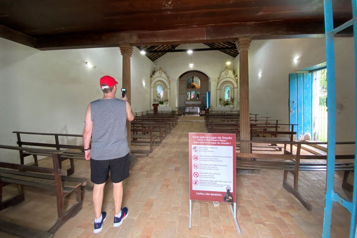 Vista interna da Capela de São Benedito.