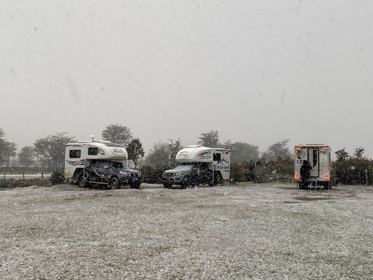 Camping Municipal do Ushuaia nevando.